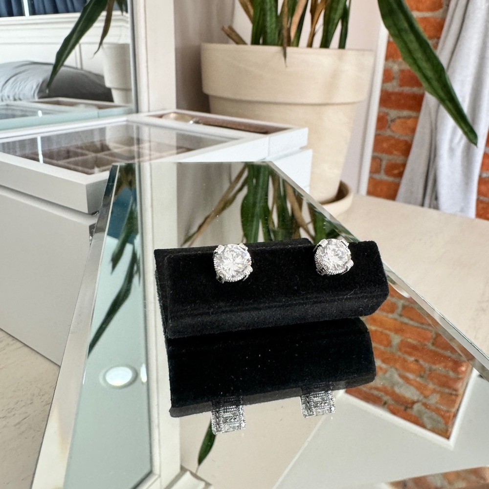 Solitair Sterling Silver Earrings - Picture 6 of 7
